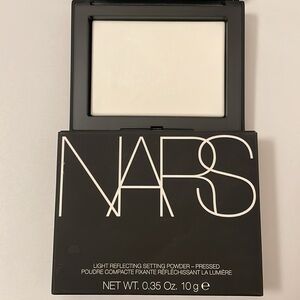 NARS Light Reflecting Setting Powder- Pressed TRANSLUCENT .35 Oz *Light Swatch